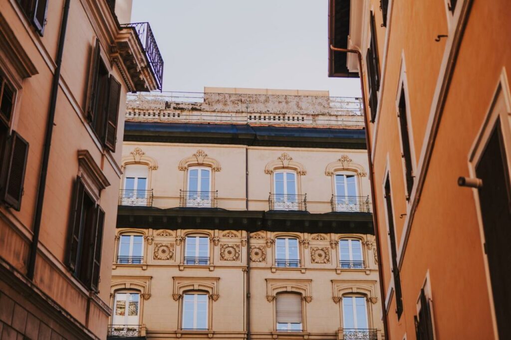 Exterior view of the Albergo Delle Regioni, Barberini - Fontana di Trevi hotel building.